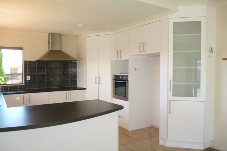 Photo of property in 2 Caulfield Place, Taradale, Napier, 4112