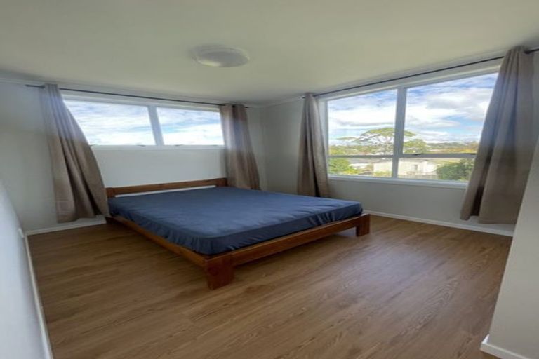 Photo of property in 22 Edgeworth Road, Glenfield, Auckland, 0629