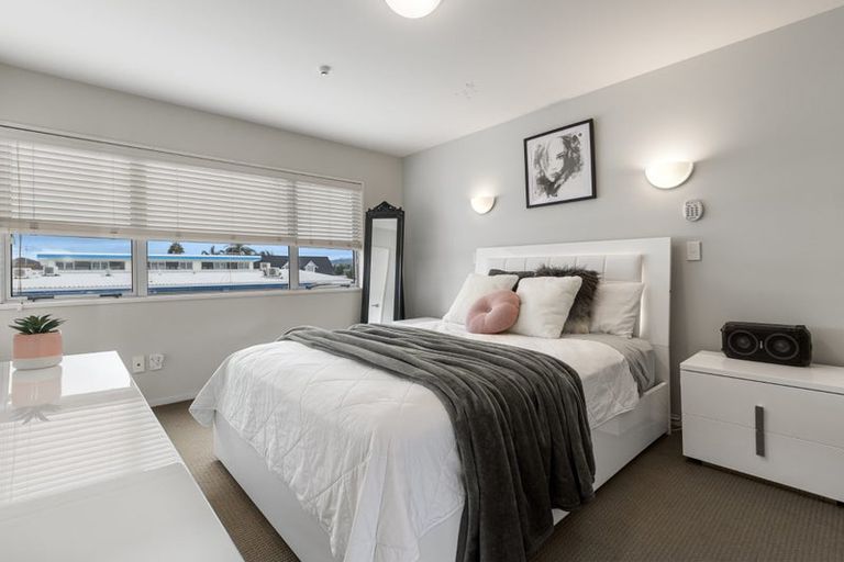 Photo of property in 2/1086 Papamoa Beach Road, Papamoa Beach, Papamoa, 3118