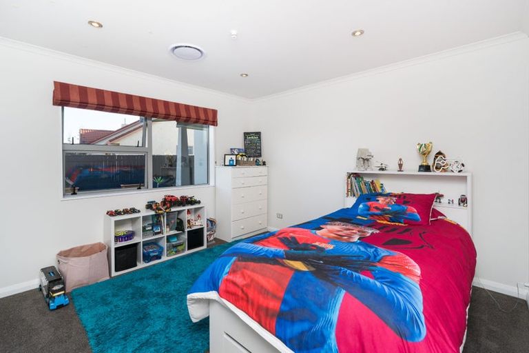 Photo of property in 26 Chestnut Close, Kelvin Grove, Palmerston North, 4414
