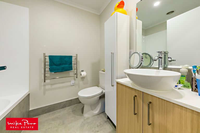 Photo of property in 10 Fernly Rise, Flat Bush, Auckland, 2019