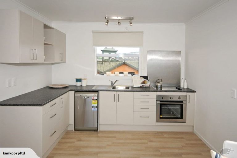 Photo of property in 2f9 Oriental Terrace, Mount Victoria, Wellington, 6011