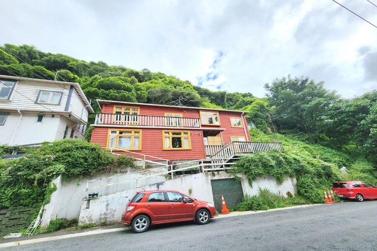 Photo of property in 64 Holloway Road, Aro Valley, Wellington, 6021