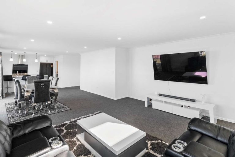 Photo of property in 8 Clonbunny Close, Rolleston, 7614