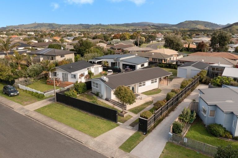 Photo of property in 216 Range Road, Papamoa Beach, Papamoa, 3118