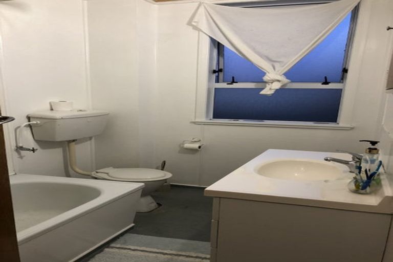 Photo of property in 12-14a Worcester Place, Cannons Creek, Porirua, 5024