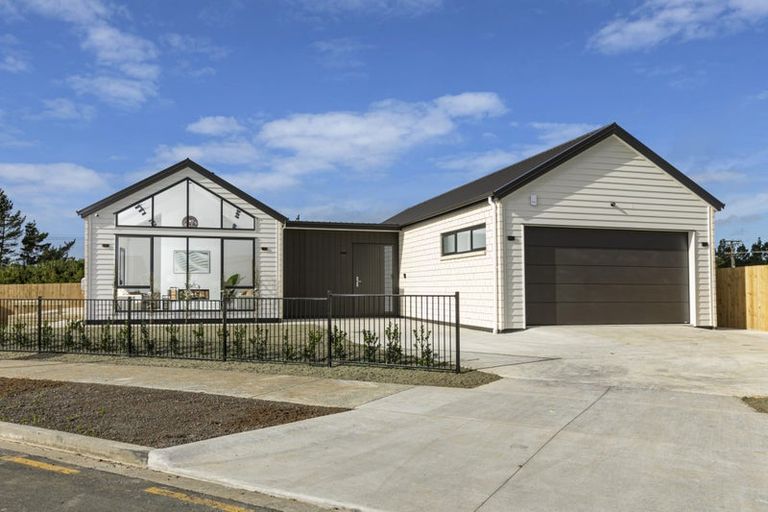 Photo of property in 6 Paihere Street, Huapai, 0810