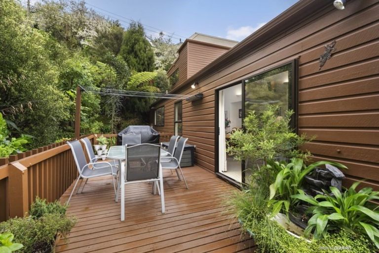 Photo of property in 16 Garden Road, Northland, Wellington, 6012