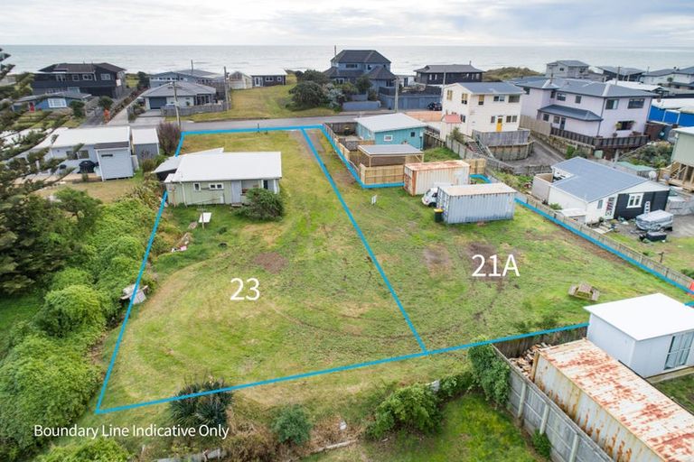 Photo of property in 23 Marine Parade South, Foxton Beach, Foxton, 4815