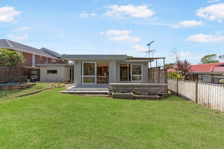 Photo of property in 15 Pooley Street, Pakuranga Heights, Auckland, 2010