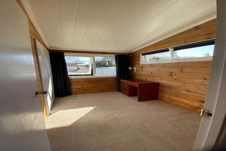 Photo of property in 8-8a Walton Avenue, Waikanae, 5036