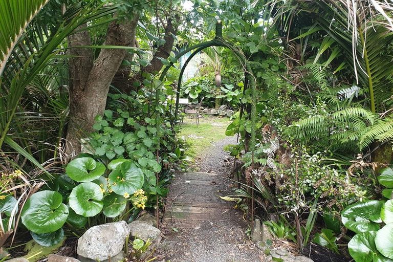 Photo of property in 15 Puriri Place, Tuateawa, Coromandel, 3583