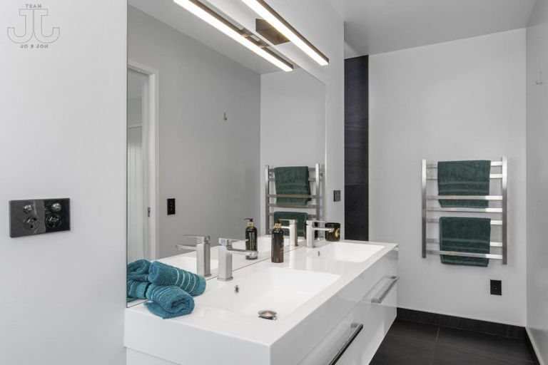 Photo of property in 133 Lakes Boulevard, Pyes Pa, Tauranga, 3112