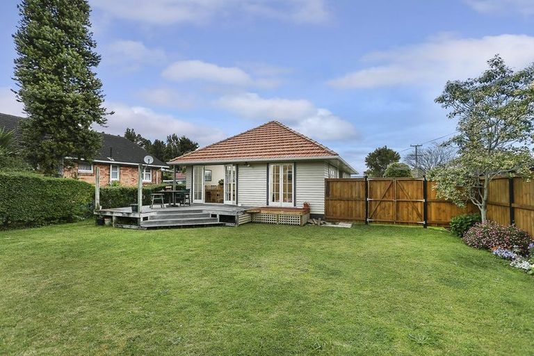 Photo of property in 64 Taikata Road, Te Atatu Peninsula, Auckland, 0610