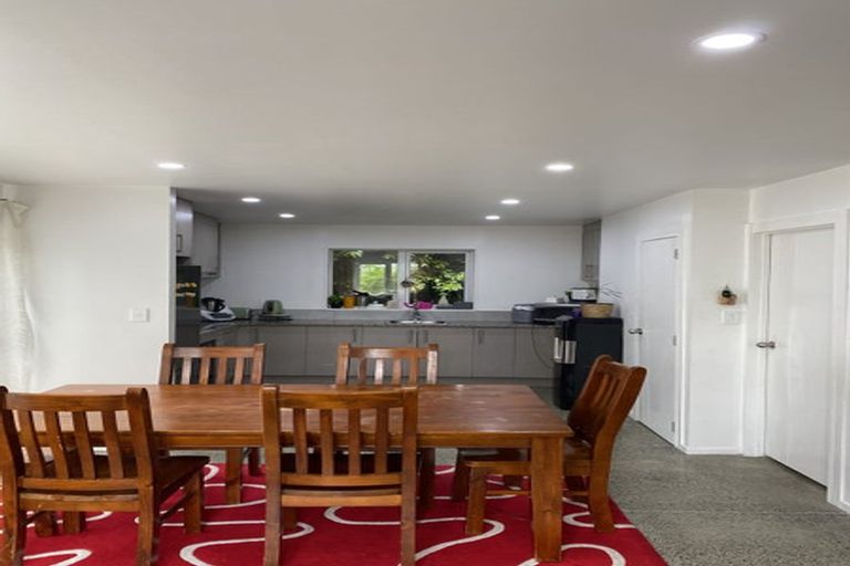 Photo of property in 9 Humphrey Kemp Avenue, Henderson, Auckland, 0612