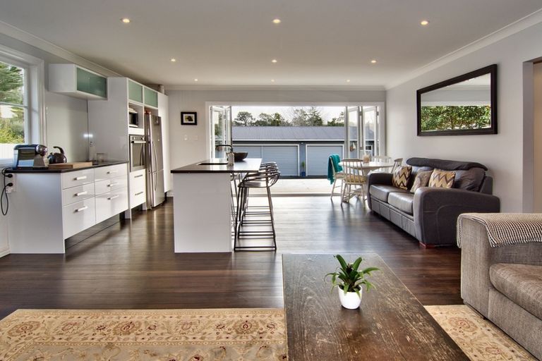 Photo of property in 13 Konini Road, Titirangi, Auckland, 0604