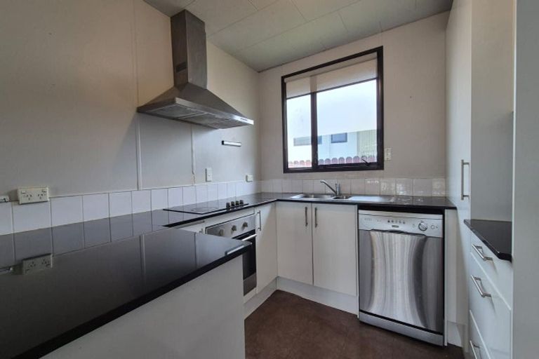 Photo of property in 1/29 Devonshire Road, Unsworth Heights, Auckland, 0632