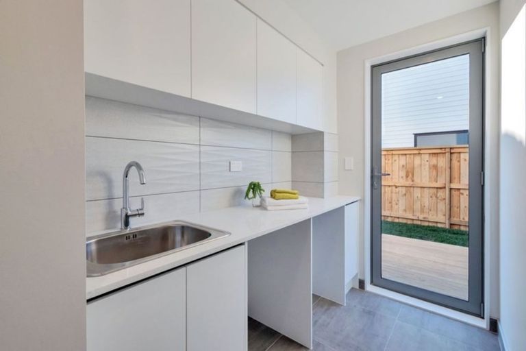 Photo of property in 5 Manawanui Way, Orewa, 0931