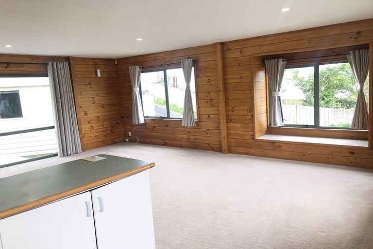 Photo of property in 5 Loughanure Place, Massey, Auckland, 0614