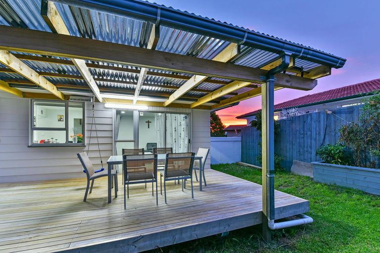 Photo of property in 2/21 Komako Place, Papatoetoe, Auckland, 2025