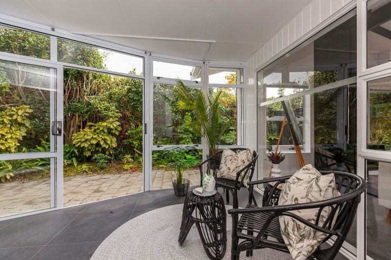 Photo of property in 21 Rewarewa Crescent, Waikanae, 5036