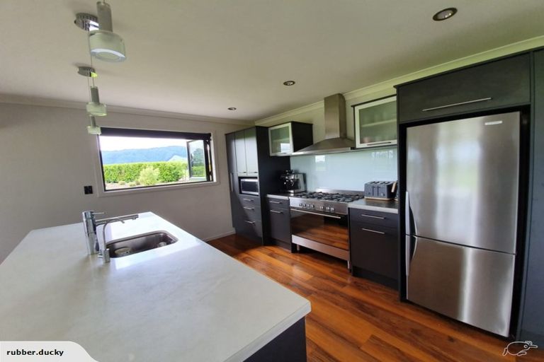 Photo of property in 381 Tararua Road, Levin, 5571