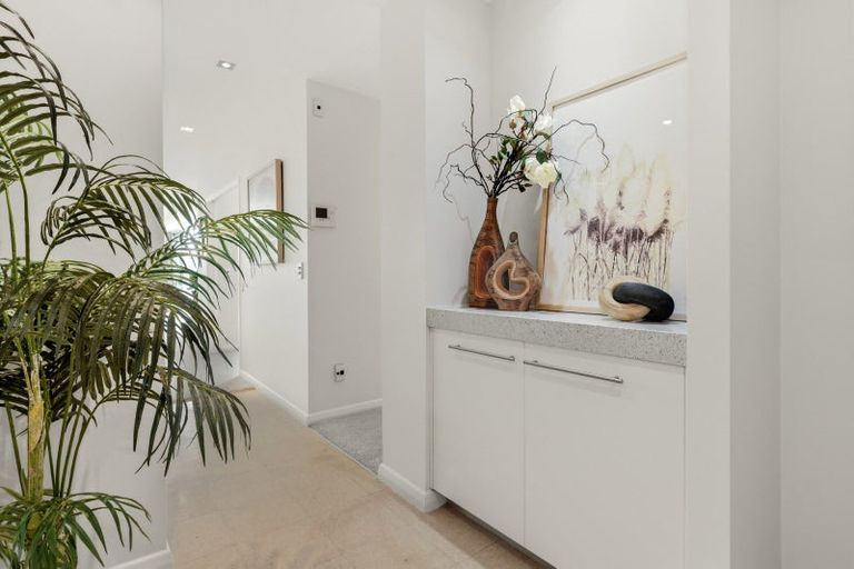 Photo of property in 72 Devonport Road, Tauranga, 3110