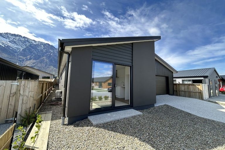 Photo of property in 7a Collie Road, Pukekohe, 2120