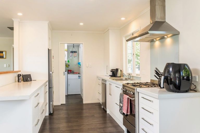 Photo of property in 36 Lemnos Place, Titirangi, Auckland, 0604