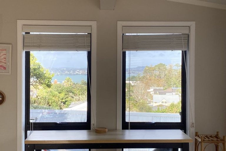 Photo of property in 1/20 Colonial Road, Birkenhead, Auckland, 0626