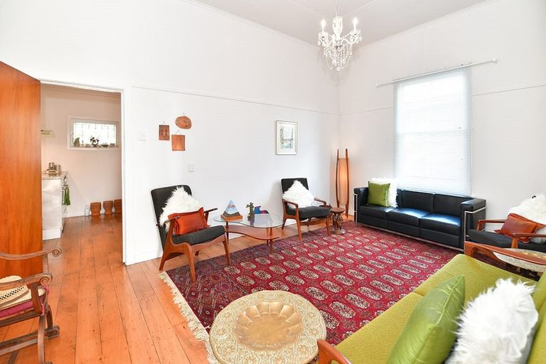 Photo of property in 11 Green Lane, Helensville, 0800