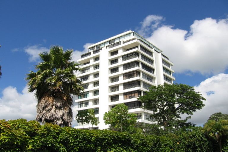 Photo of property in 49/45 Stanley Point Road, Stanley Point, Auckland, 0624