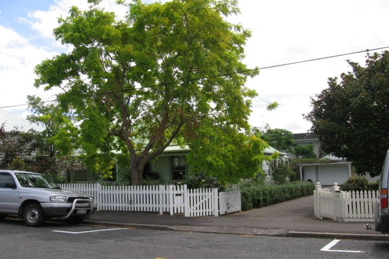 Photo of property in 2/7 Anne Street, Devonport, Auckland, 0624
