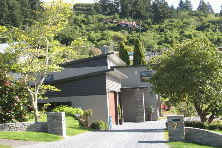 Photo of property in 7 Ewing Grove, Acacia Bay, Taupo, 3330