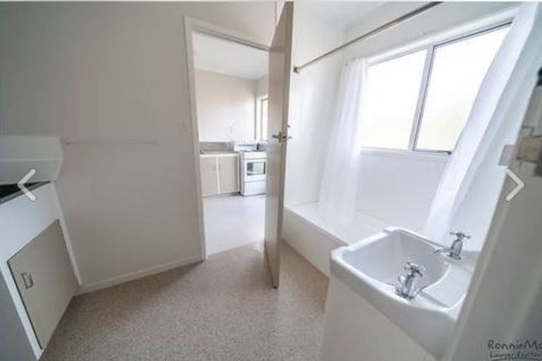 Photo of property in 2/41 Miro Street, New Lynn, Auckland, 0600