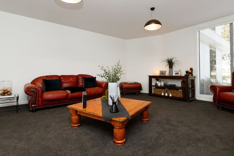 Photo of property in 18 Grand Oaks Drive, Awapuni, Palmerston North, 4412