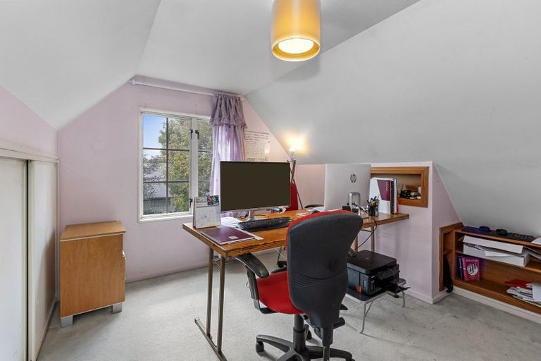 Photo of property in 25 Brockhall Lane, Avonhead, Christchurch, 8042