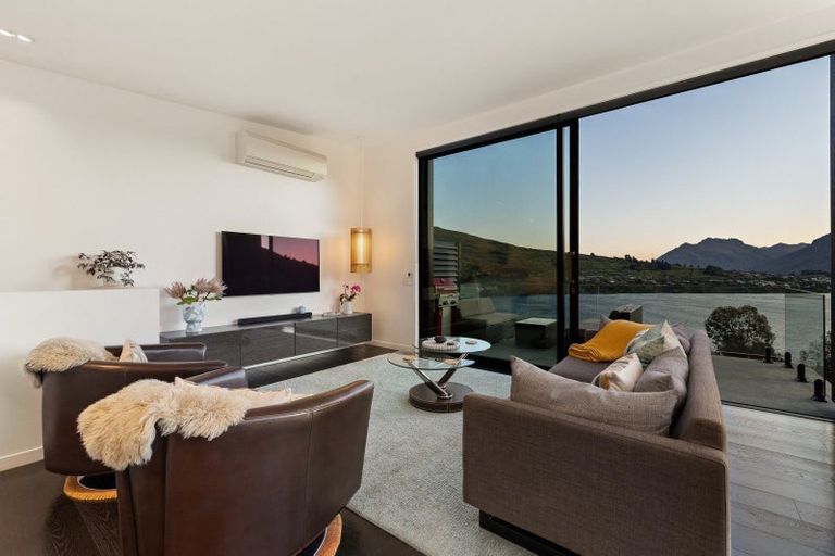 Photo of property in 16 Highlands Close, Queenstown, 9300