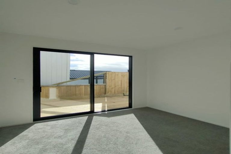 Photo of property in 35 Morus Road, Massey, Auckland, 0614