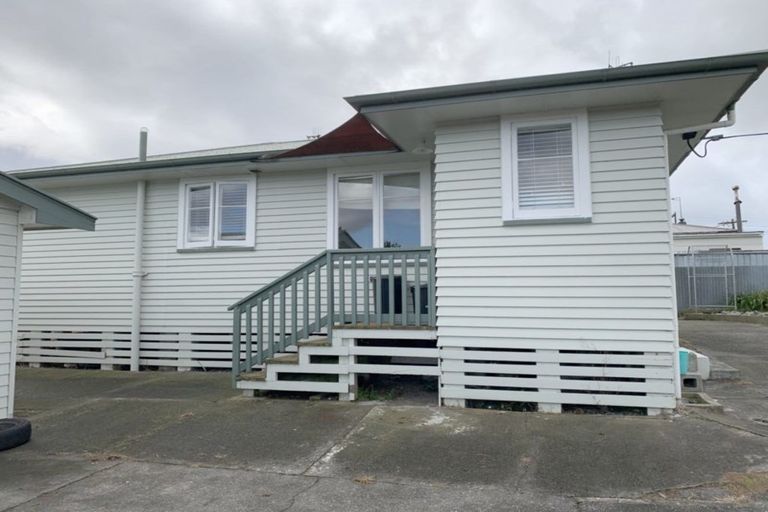 Photo of property in 1 Mcgreevy Street, Waipawa, 4210