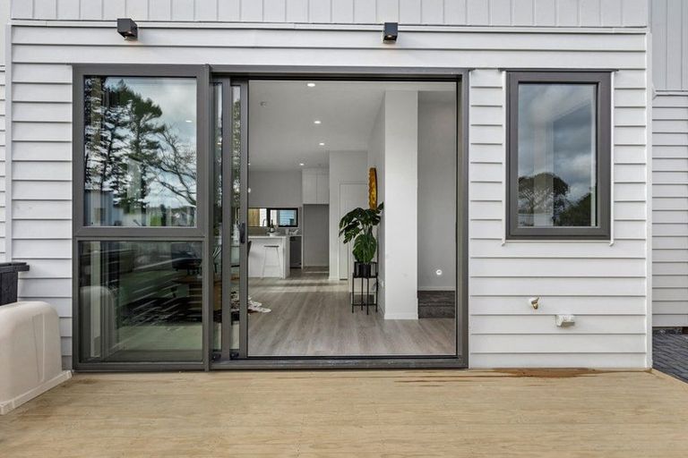 Photo of property in 56 Oreil Avenue, West Harbour, Auckland, 0618