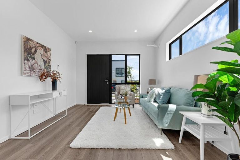 Photo of property in 9 Greenbrier Street, Westgate, 0814