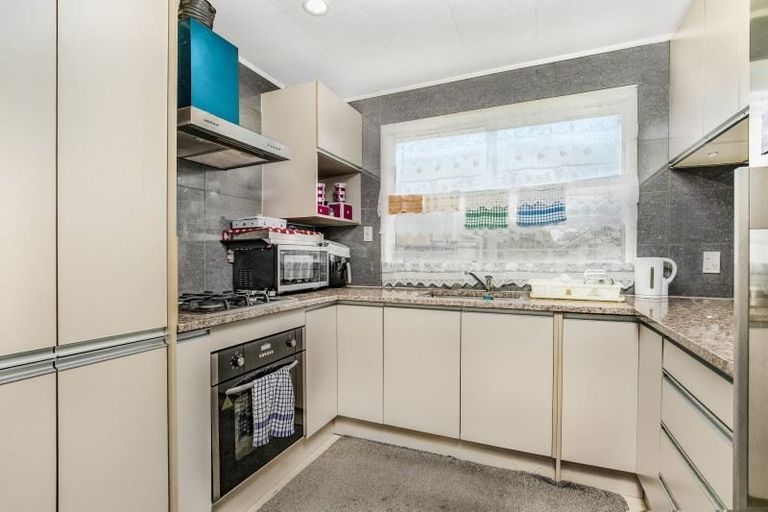 Photo of property in 64 Reynella Drive, Massey, Auckland, 0614