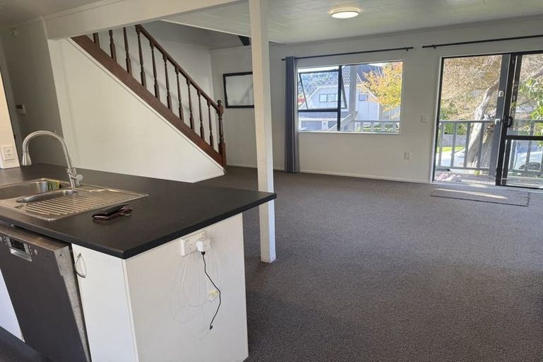 Photo of property in 6 Kinnel Grove, Papakowhai, Porirua, 5024