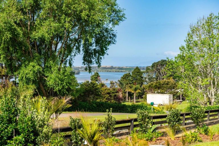 Photo of property in 4 Pukeora Way, Mangawhai, 0505
