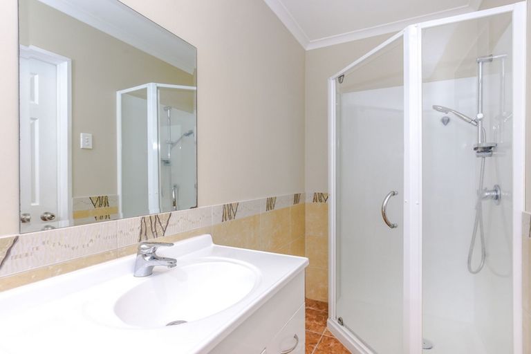 Photo of property in 20 Exotic Place, Massey, Auckland, 0614