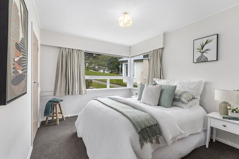 Photo of property in 36 Larsen Crescent, Tawa, Wellington, 5028