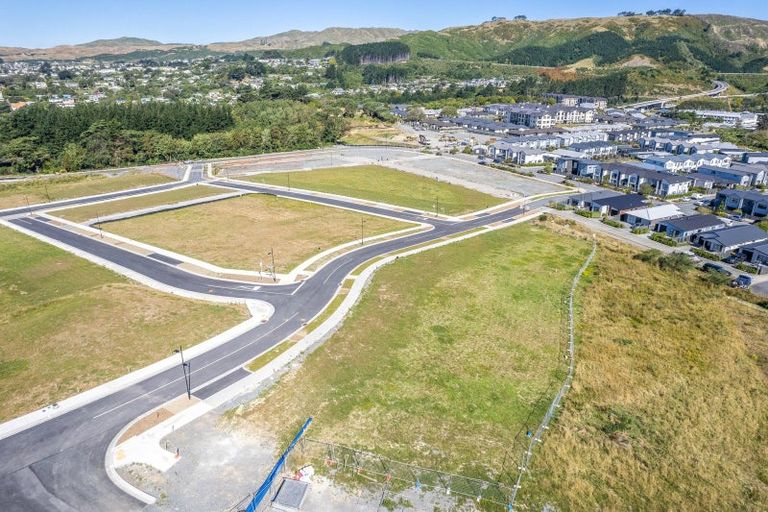 Photo of property in 9 Upper Main Drive, Kenepuru, 5022