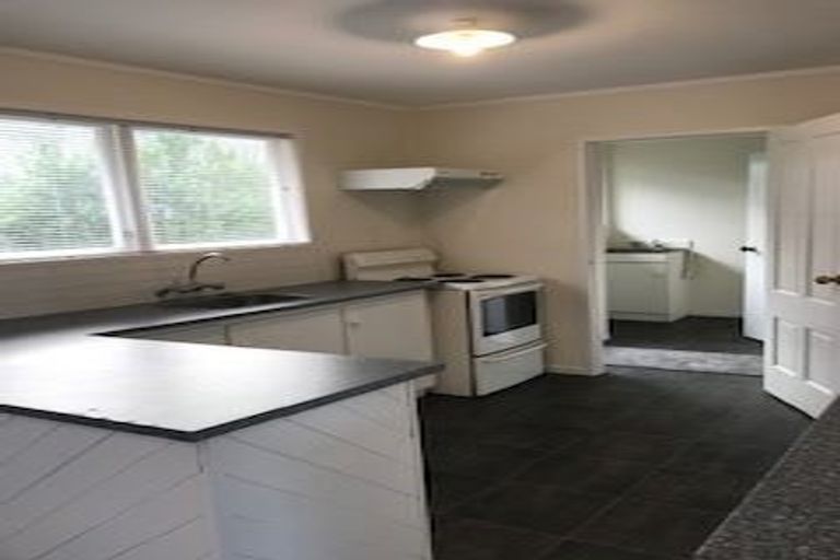 Photo of property in 33 Helleur Road, Massey, Auckland, 0614
