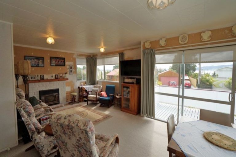 Photo of property in 12 Manaia View Road, One Tree Point, 0118